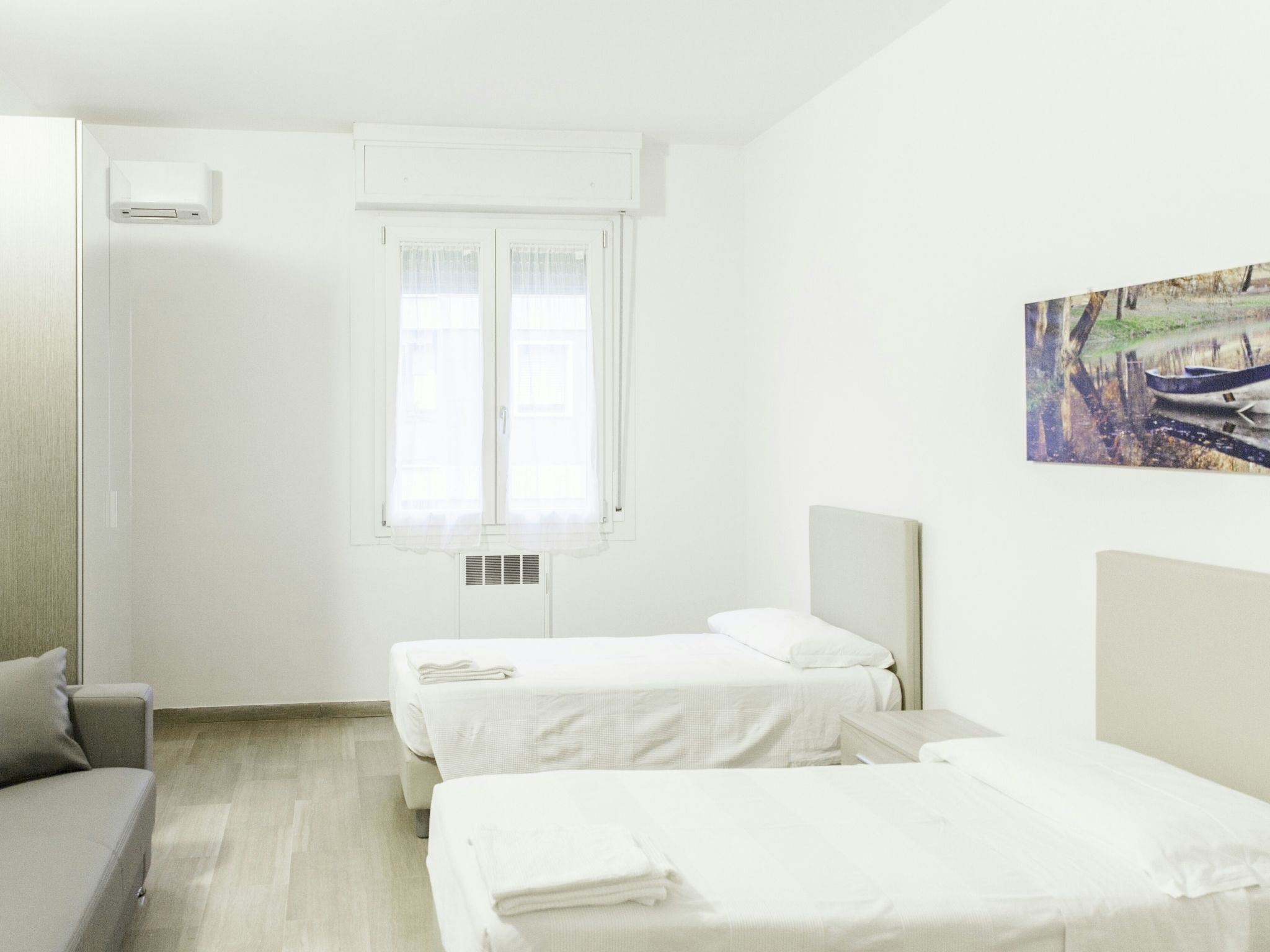 Auf dem Messegelände 14, in der Nähe des Zentrums und gegenüber dem Messegeländ-Image-tags.info