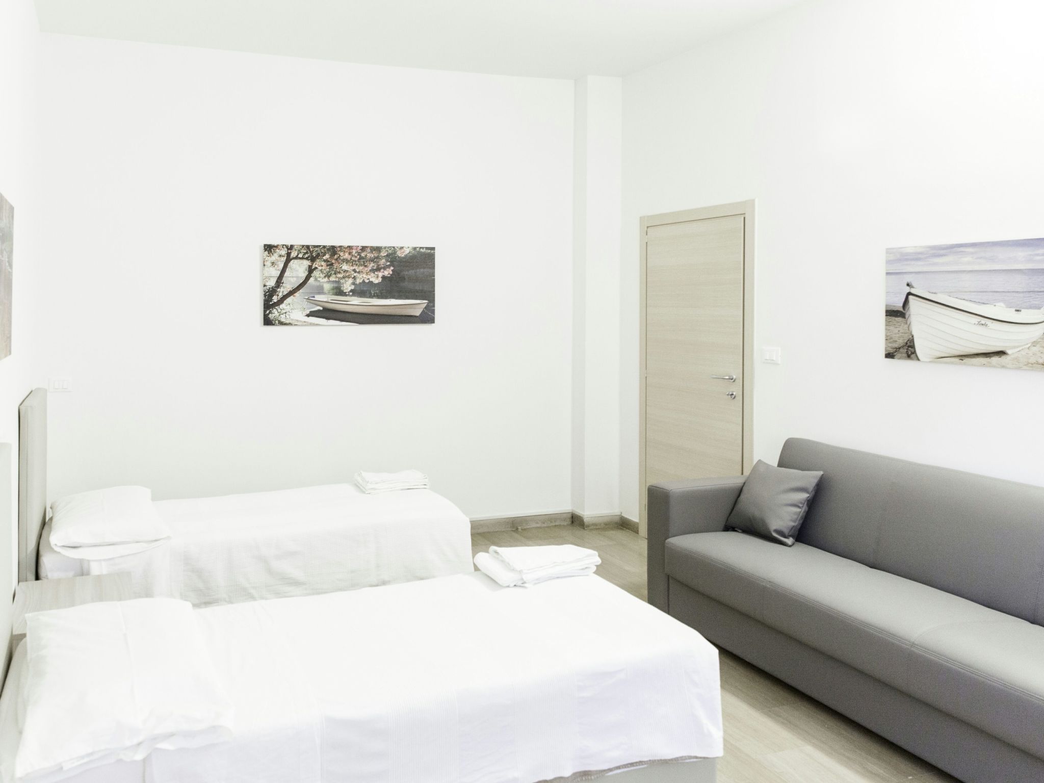 Auf dem Messegelände 14, in der Nähe des Zentrums und gegenüber dem Messegeländ-Image-tags.info