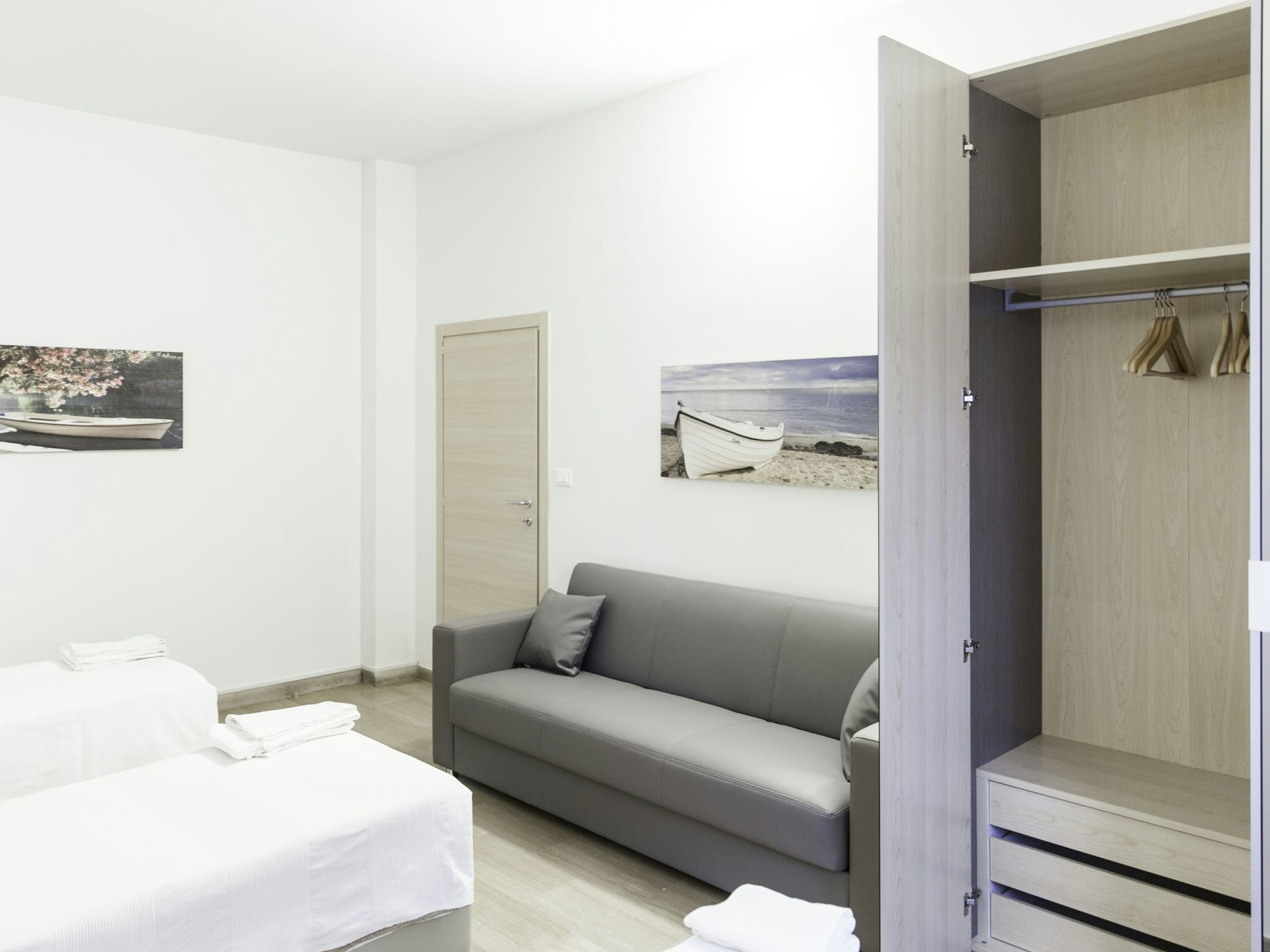 Auf dem Messegelände 14, in der Nähe des Zentrums und gegenüber dem Messegeländ-Image-tags.info