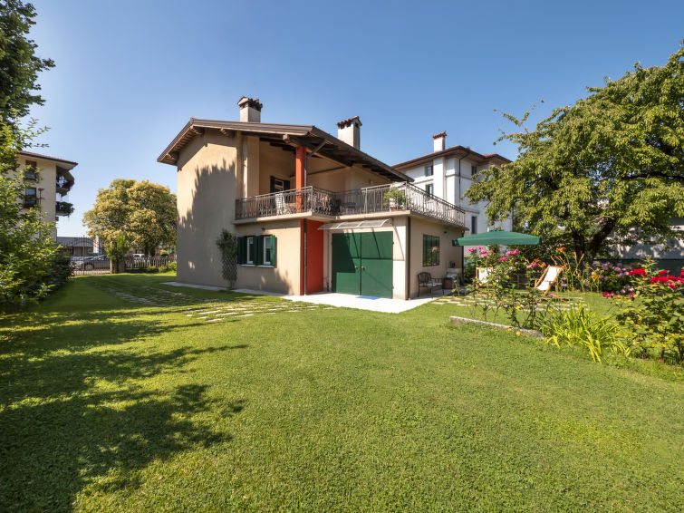 Search and Stay destination San Daniele del Friuli, Friuli-Venezia Giulia - Italy from AU$ 215. Casa Con Le Rose