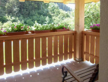 Vrijstaand vakantiehuis in Ovaro met tuin en bergzicht - thumbnail 2