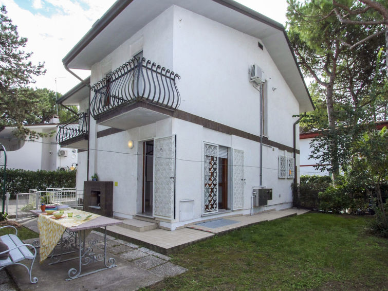 Search and Stay destination Lignano Sabbiadoro, Friuli-Venezia Giulia - Italy from AU$ 190. Villa Emilia