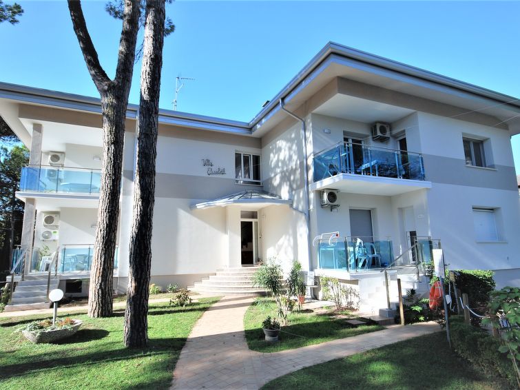6-persoons appartement in het centrum van Lignano Pineta in Lignano Pineta