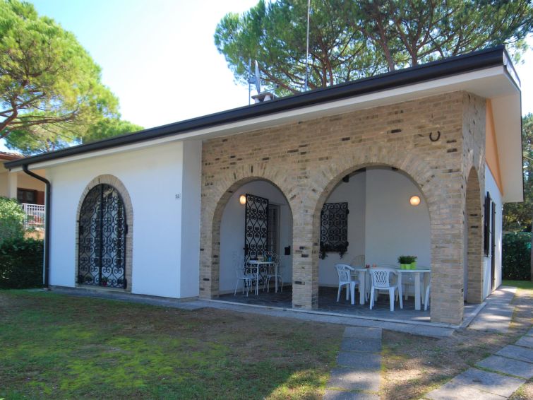 8-persoons vakantiehuis Villa Salvador in Lignano Pineta in Lignano Pineta