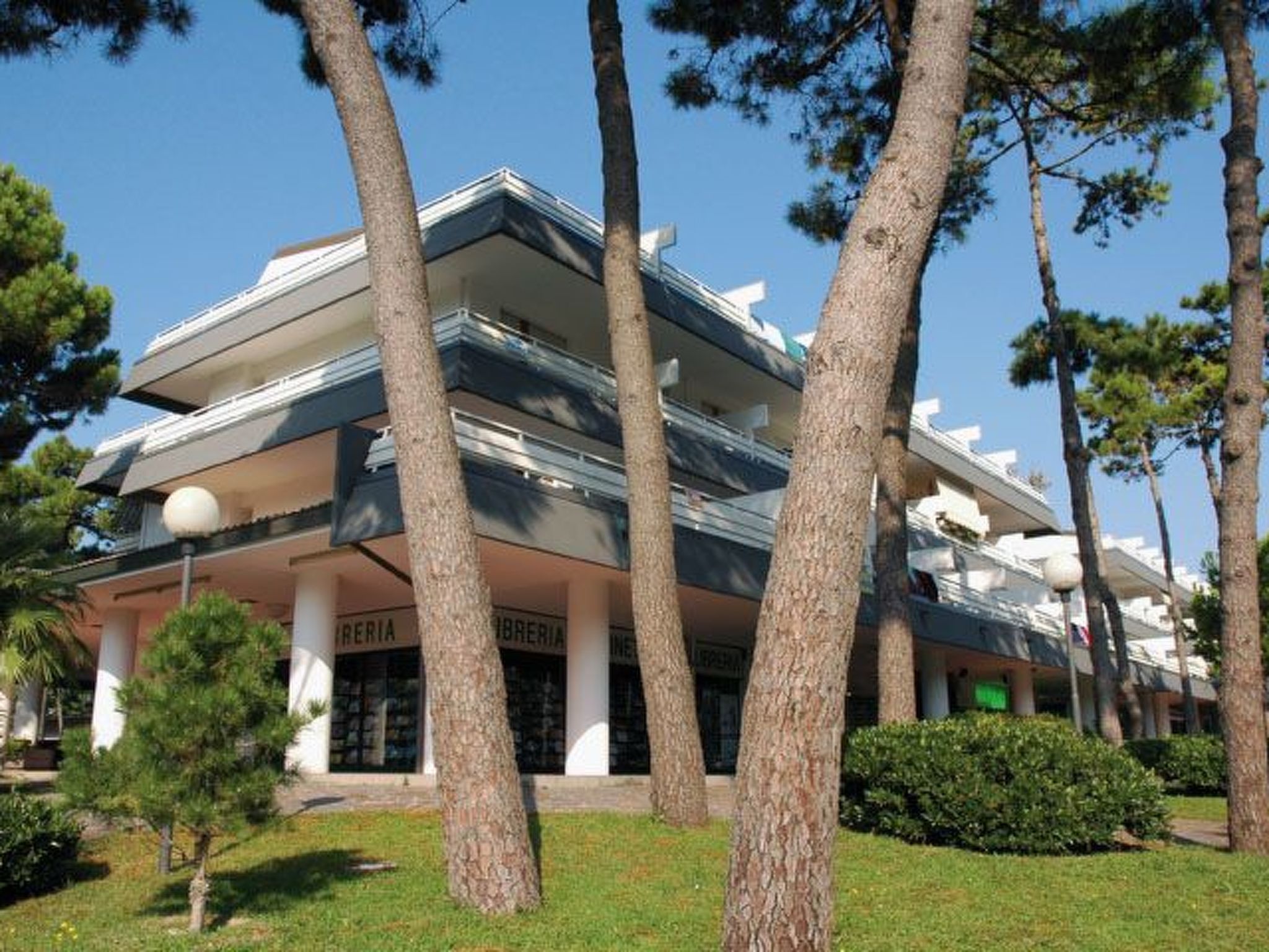 Isvico A1 — view 1 of 11