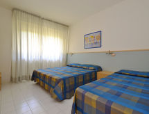Centraal gelegen appartement in Lignano Pineta voor 7 personen · 2 slk - thumbnail 6