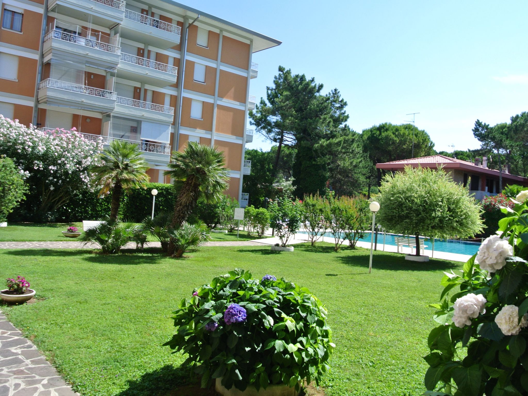 Residence Gardena - Ferienwohnung 11 mit Pool - Dehors