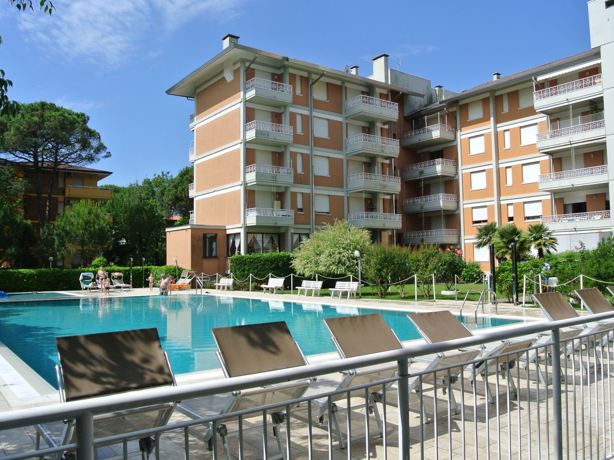 Residence Gardena - Ferienwohnung 11 mit Pool - Dehors
