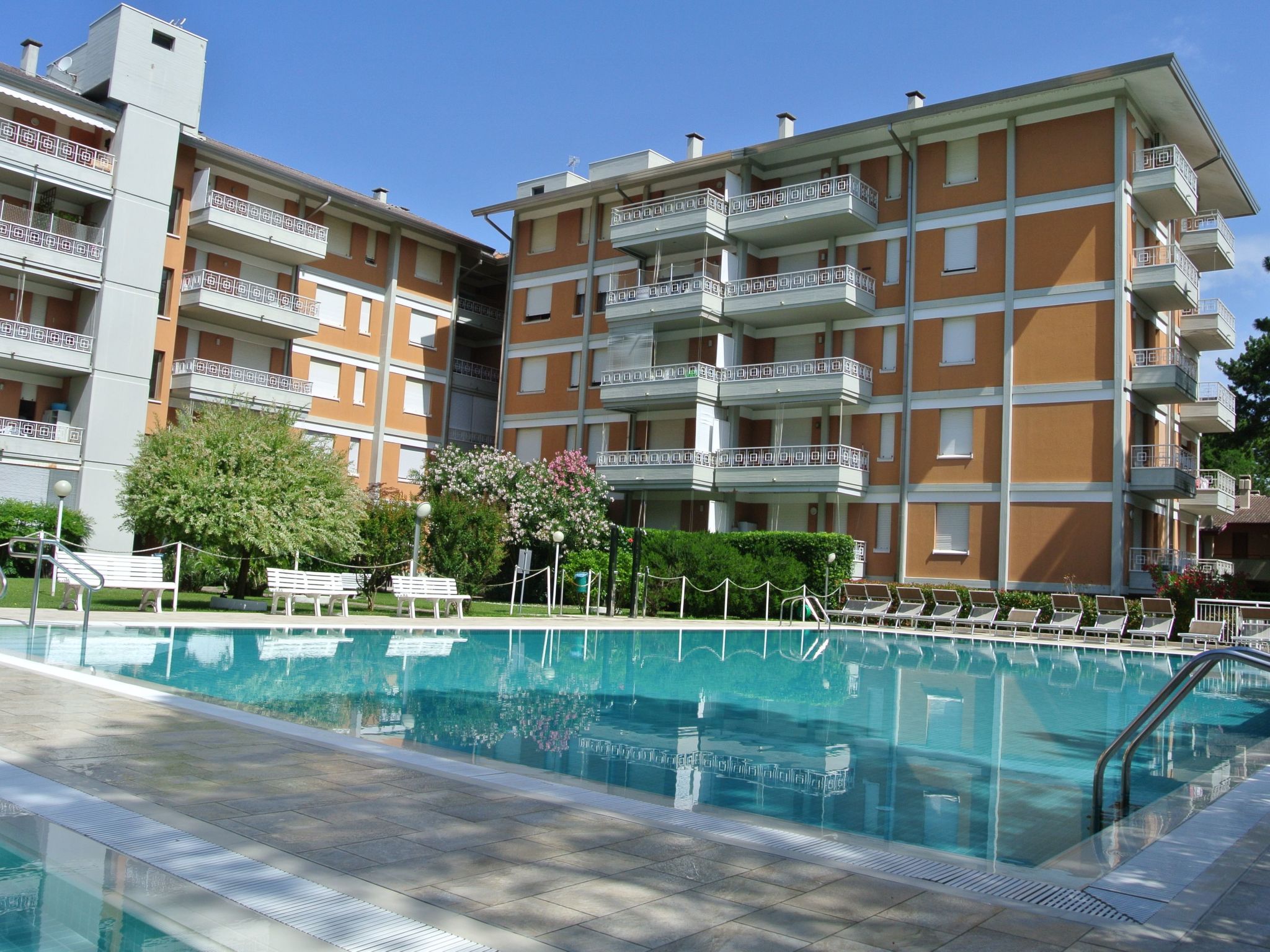 Residence Gardena - Ferienwohnung 11 mit Pool - Dehors