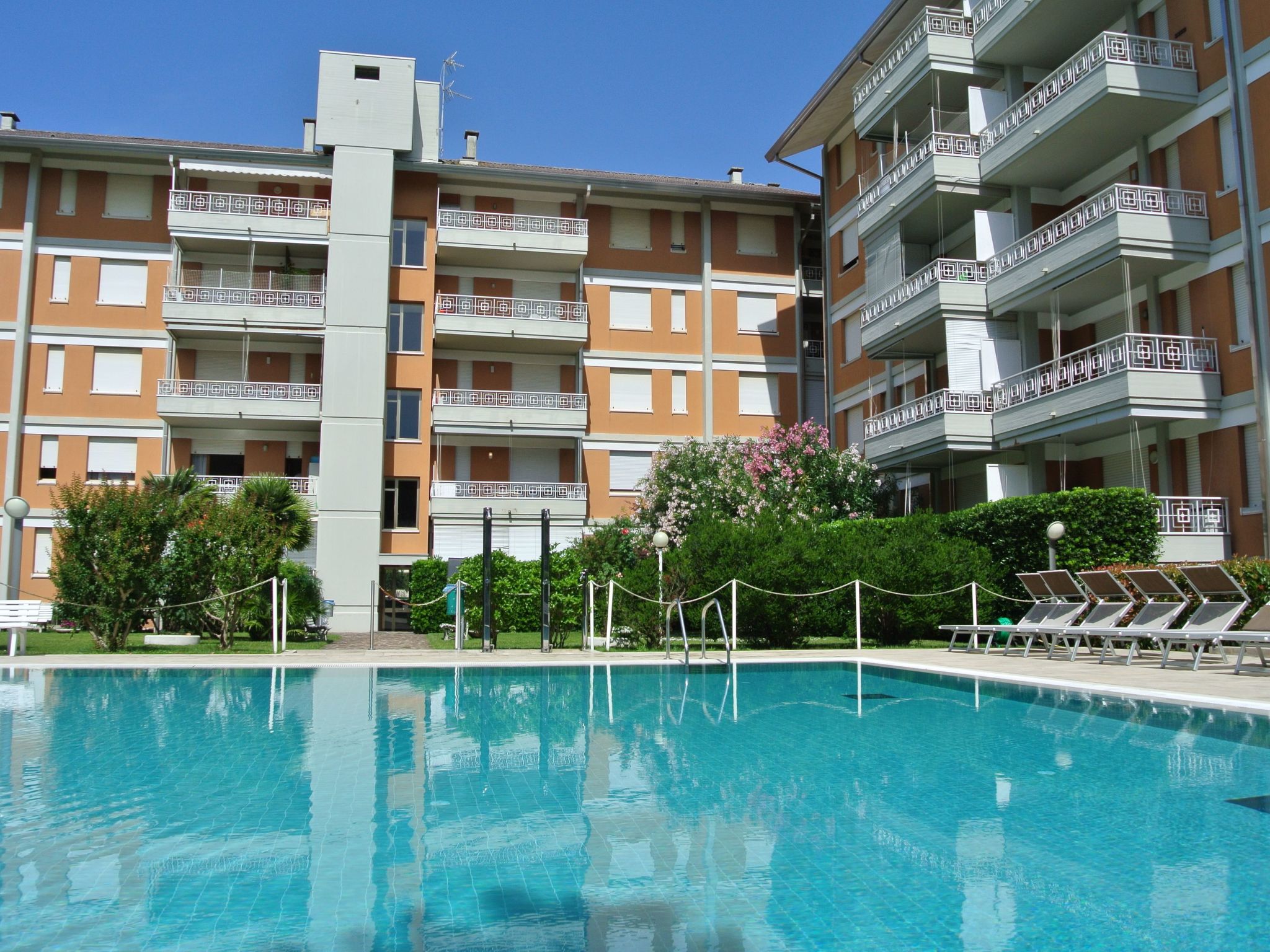 Residence Gardena - Ferienwohnung 11 mit Pool - Dehors