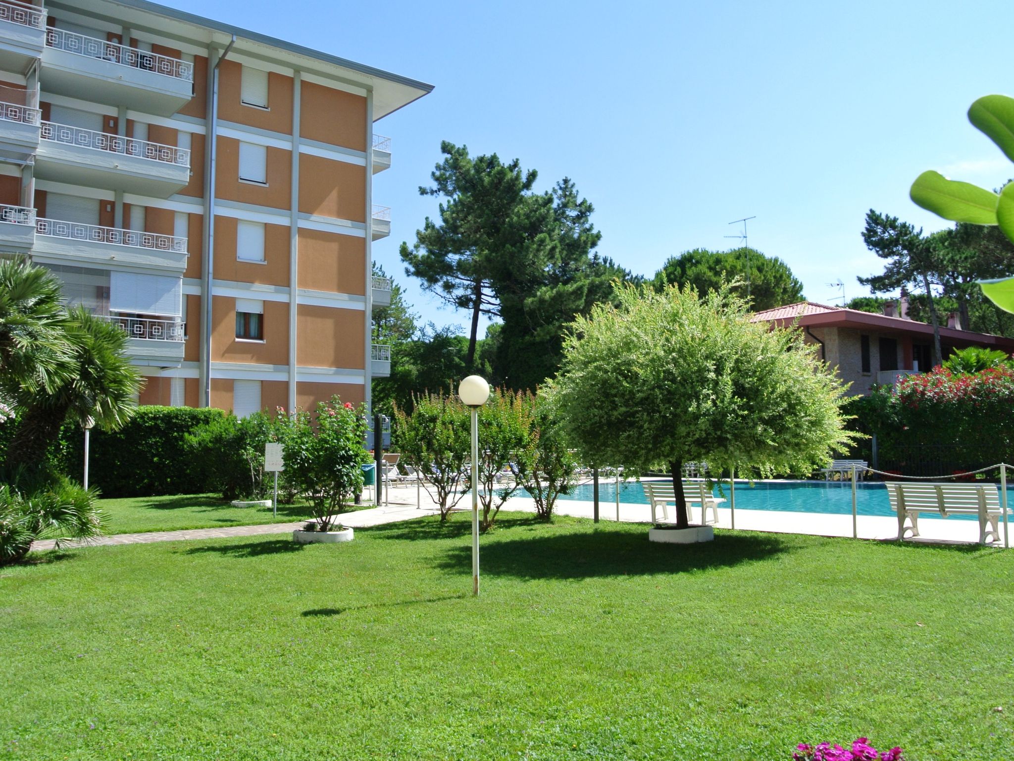 Residence Gardena - Ferienwohnung 11 mit Pool - Dehors