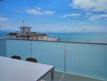 Modern appartement met zeezicht in Lignano Sabbiadoro, 100m van strand - thumbnail 1