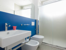 Modern appartement op 100 meter van strand en centrum Lignano - thumbnail 5