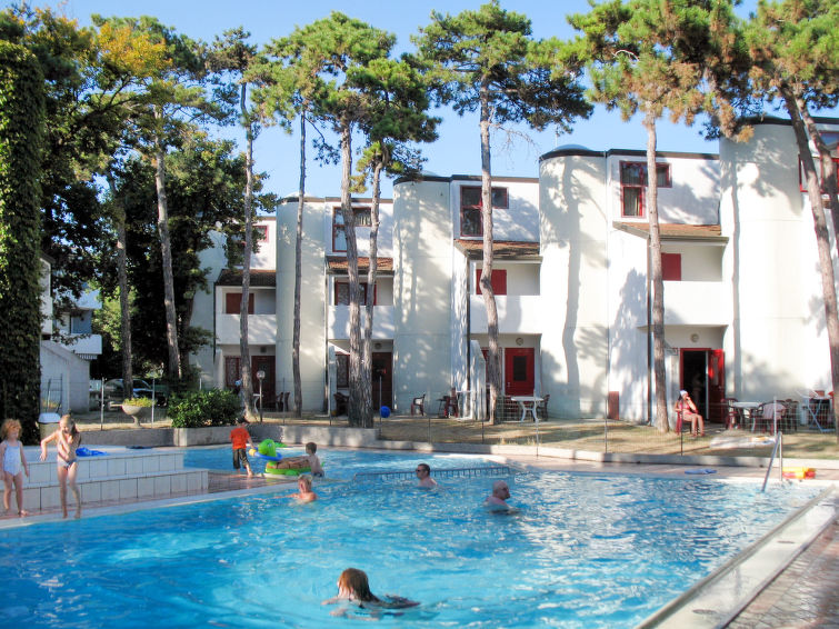 Casa de Vacaciones Holiday Village (LIG425)