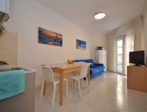 Residence Marco Polo: Modern appartement op 50m van zee in Lignano - thumbnail 4