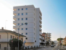 Centraal gelegen appartement in Lignano Sabbiadoro voor 6 personen - thumbnail 2
