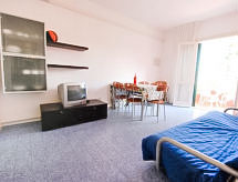 Rustiek appartement in Bibione met tuin, zwembad en vlakbij zee - thumbnail 2