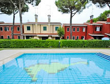 Rustiek appartement in Bibione met tuin, zwembad en vlakbij zee - thumbnail 1