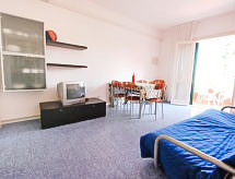 Michelangelo: Gezellig appartement op 850m van het strand in hartje Bibione - thumbnail 2