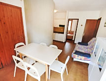 Zonnig vakantiehuis in Bibione Spiaggia met zwembad, vlakbij strand - thumbnail 3