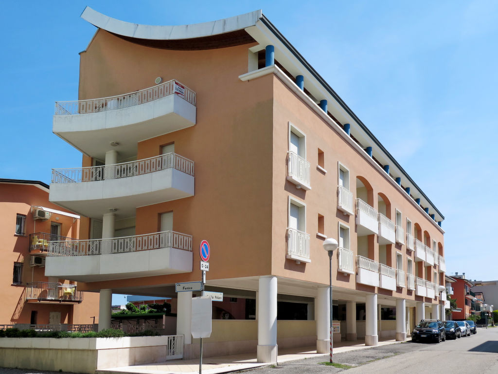 Sara & Isolina (BIB505)