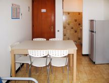 Op 1,3 km van zee: Ruim appartement voor 6 personen in Bibione - thumbnail 4