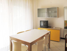 Op 500 m van zee: Ruim vakantiehuis voor 8 personen in Bibione - thumbnail 4
