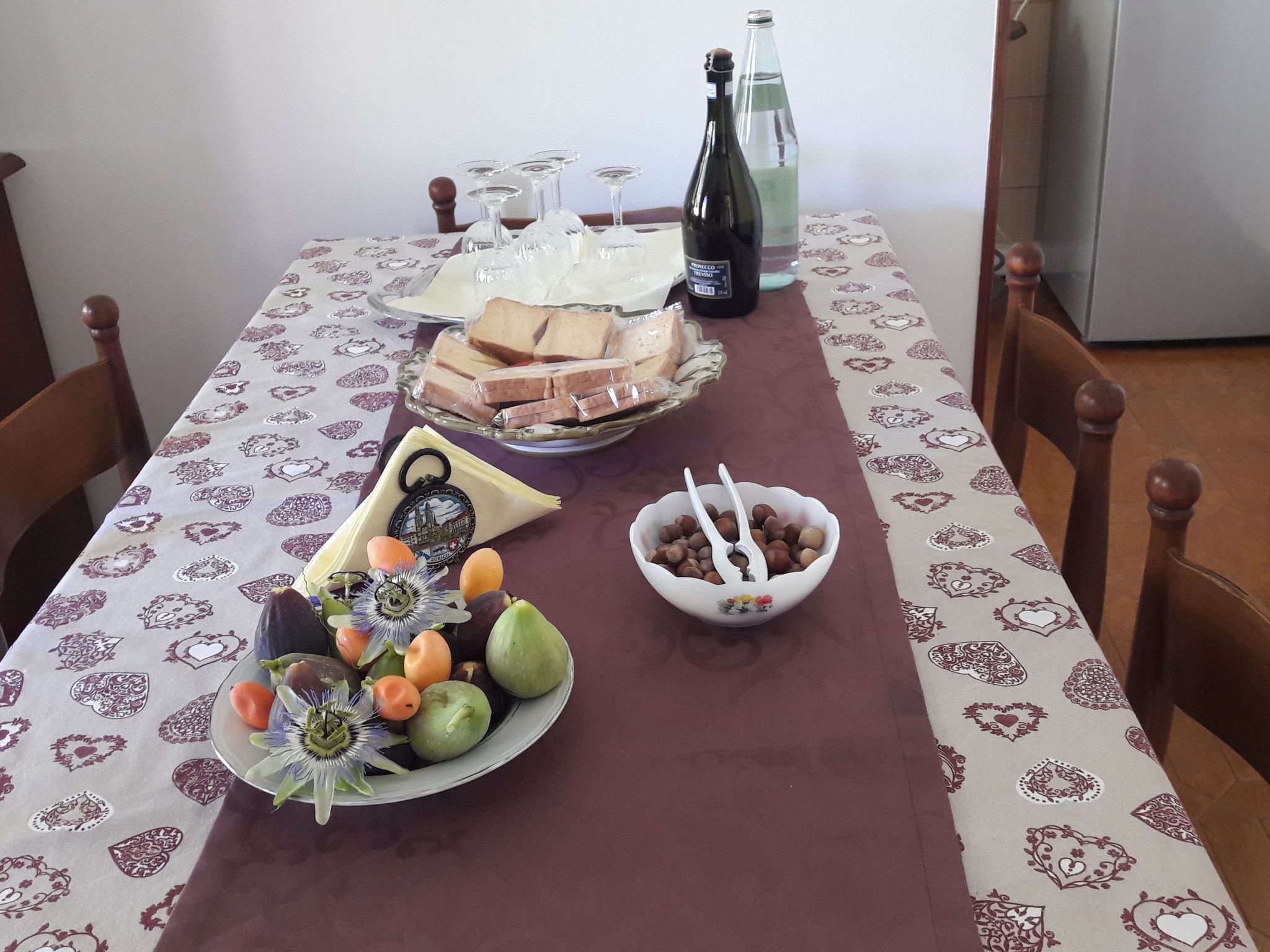 Auf einem ummauerten Grundstück-Dedans