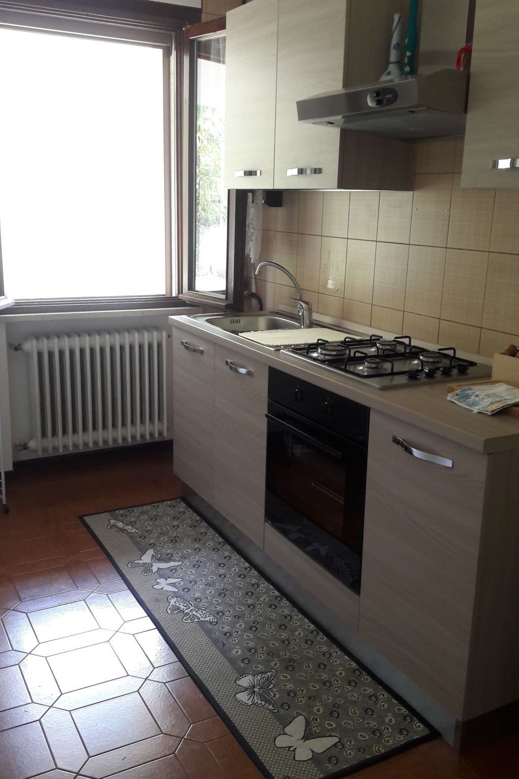 Auf einem ummauerten Grundstück-Dedans