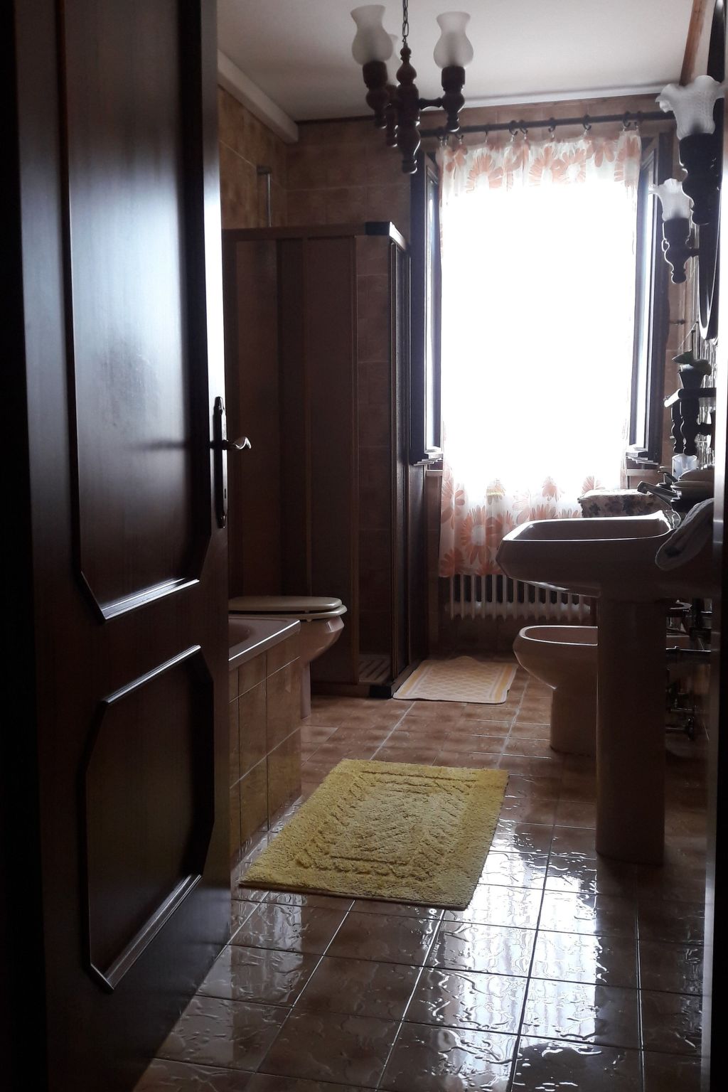 Photo of auf einem ummauerten Grundstück