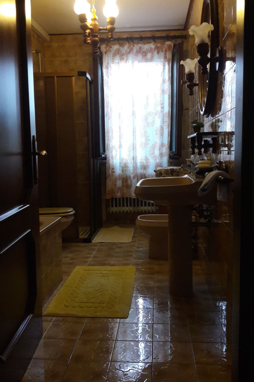 Photo of auf einem ummauerten Grundstück