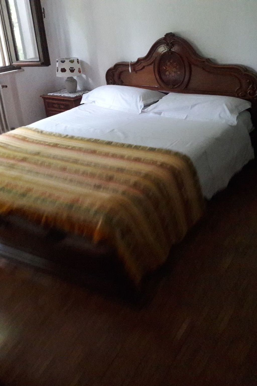 Photo of auf einem ummauerten Grundstück