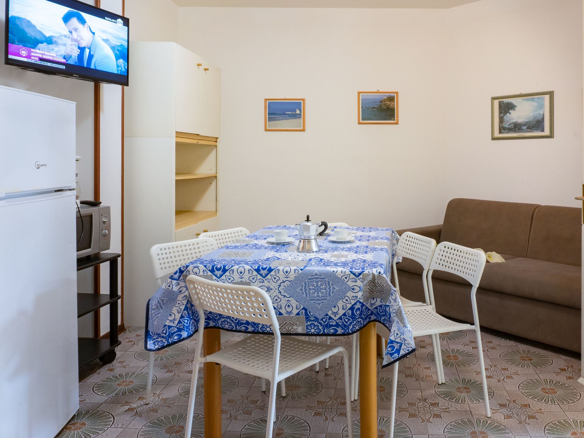 "Ollimpia 82"-Inside