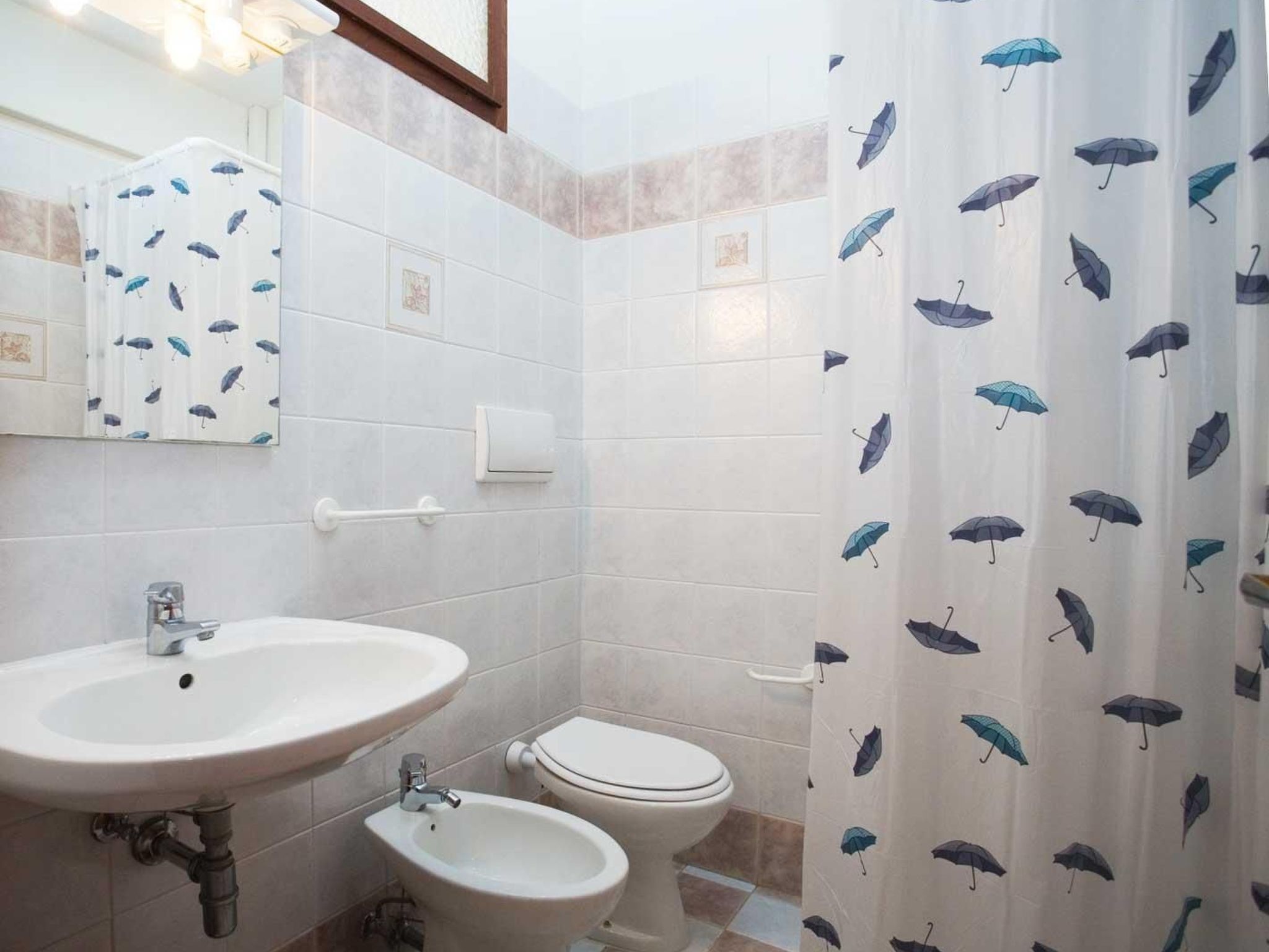 'Sanian B' mit Balkon-Inside