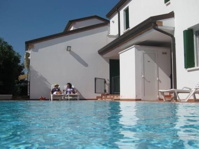 Op 800 m van zee: Ruim vakantiehuis voor 6 personen in Caorle in Caorle
