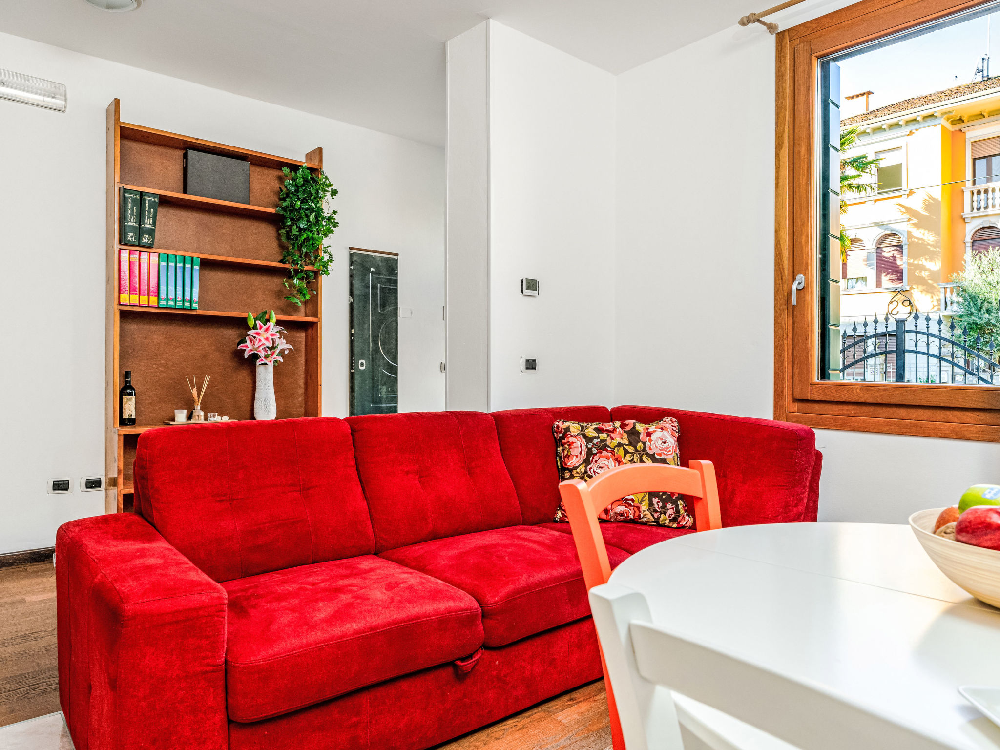 Private Garden Apartment - Binnen