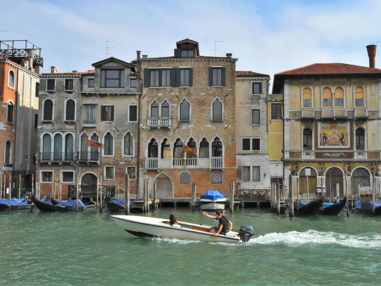 Fondamenta del Rielo Apartment in Venice