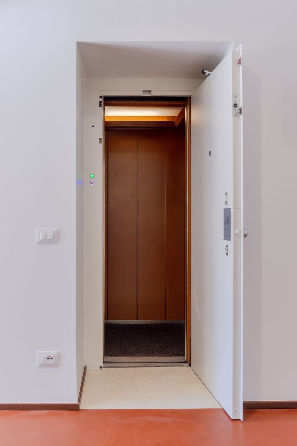 Casa dell'Aviatore große Gartenterrasse-Binnen