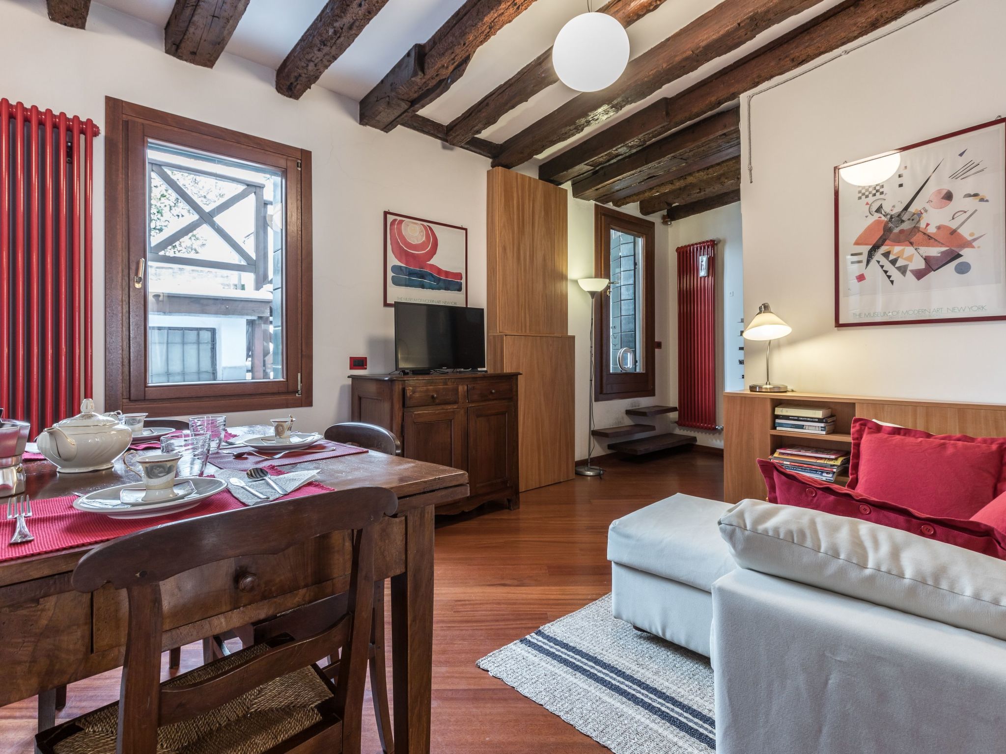 Mit privater Terrasse-Drinnen