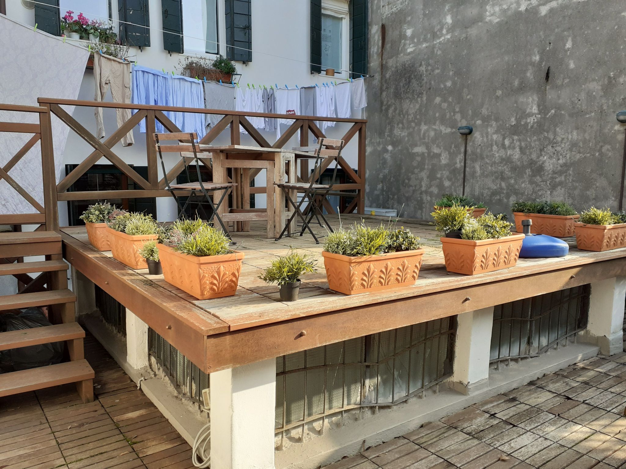 Mit privater Terrasse-Drinnen