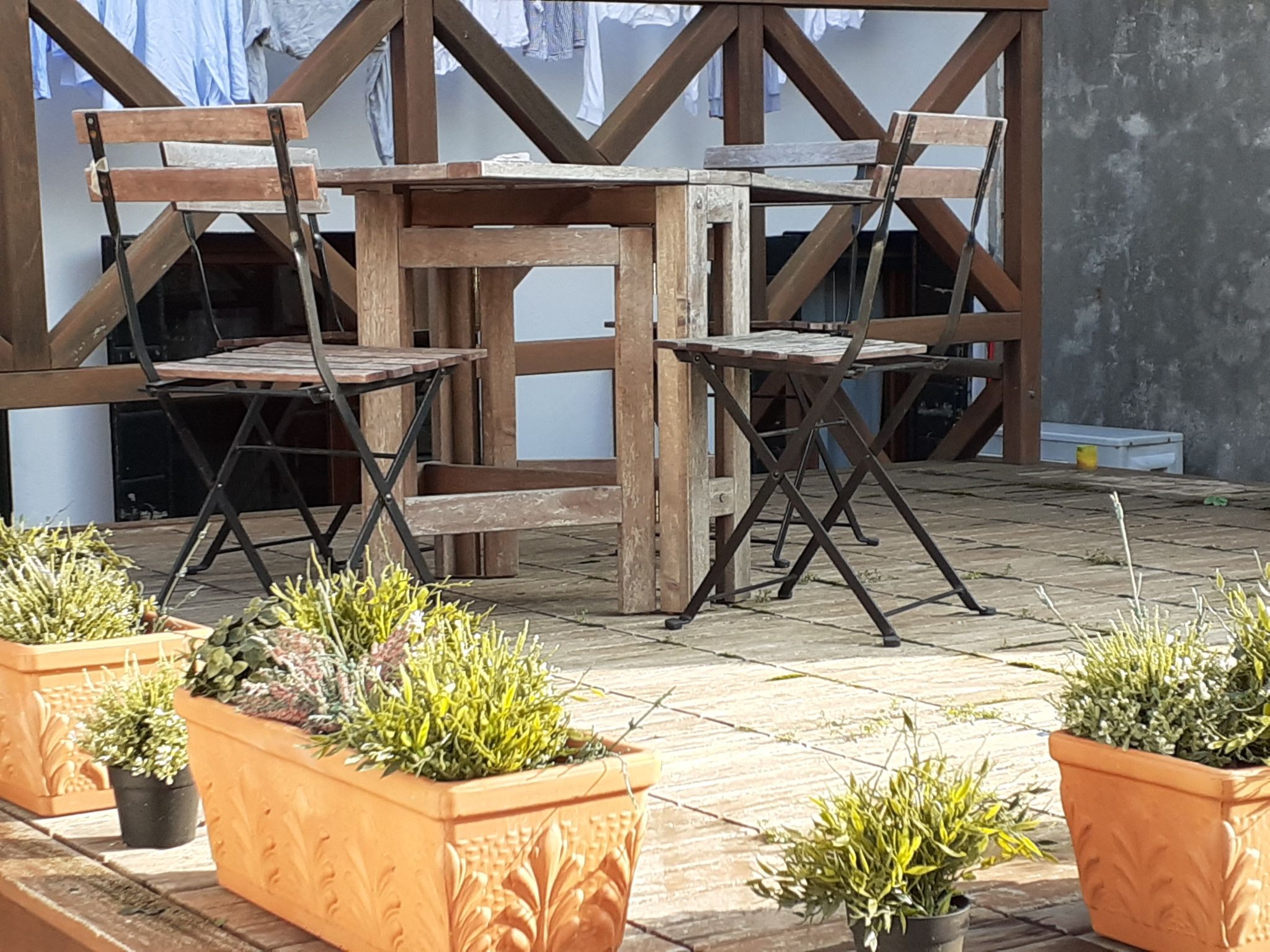 Mit privater Terrasse-Drinnen