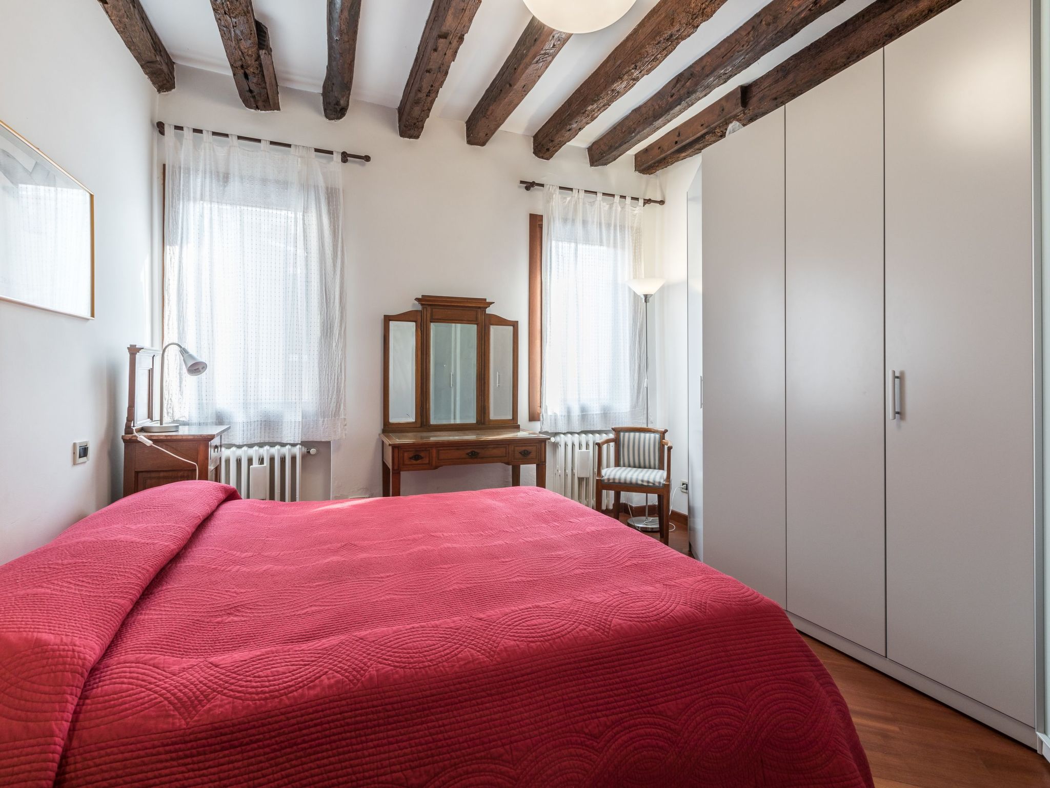 Mit privater Terrasse-Drinnen