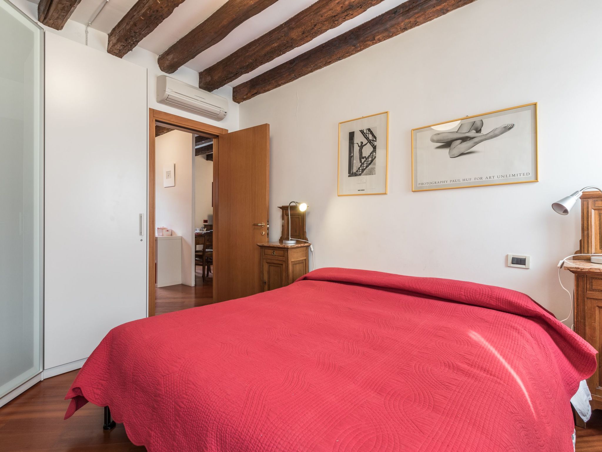 Mit privater Terrasse-Drinnen