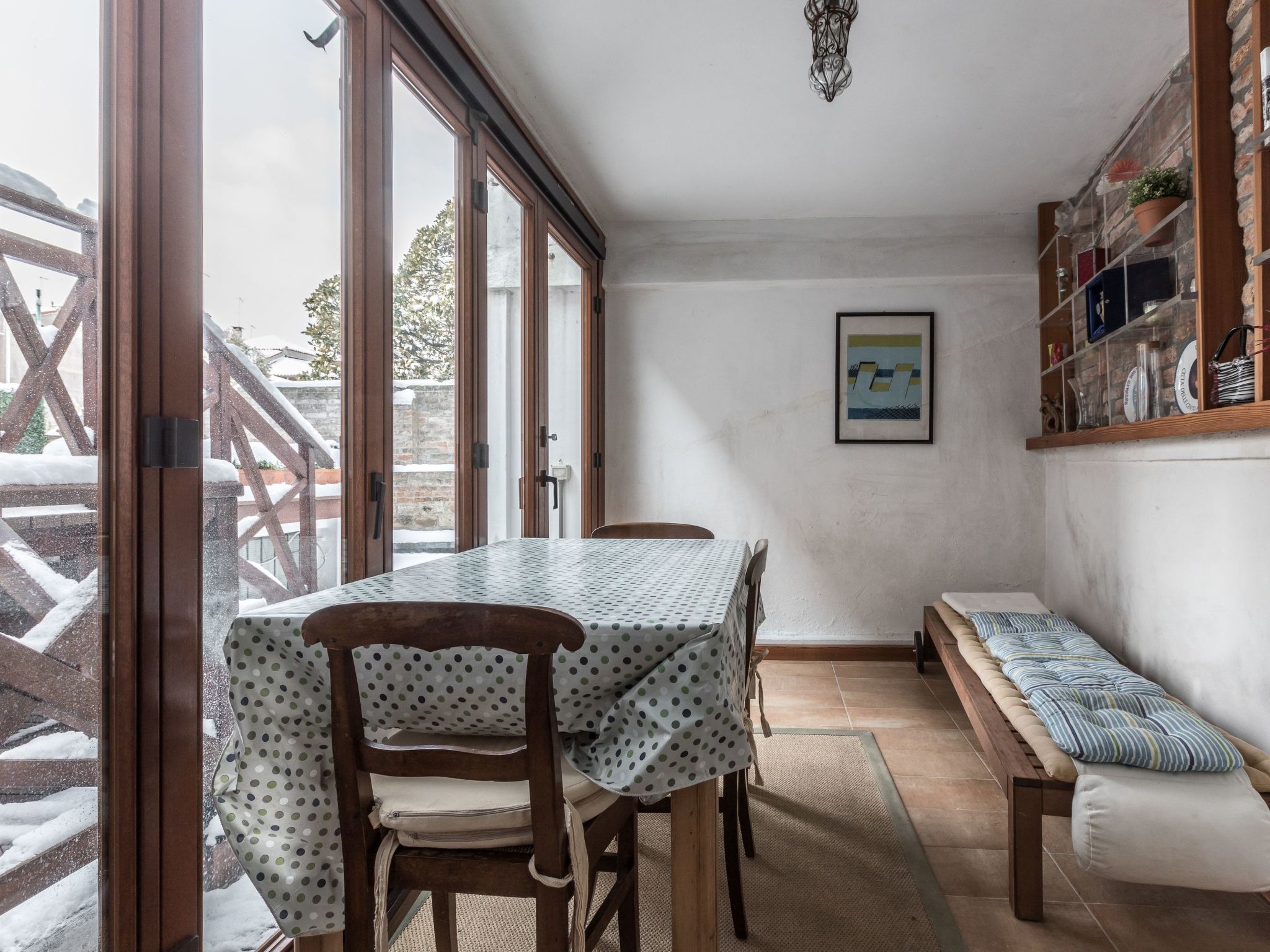 Mit privater Terrasse-Drinnen