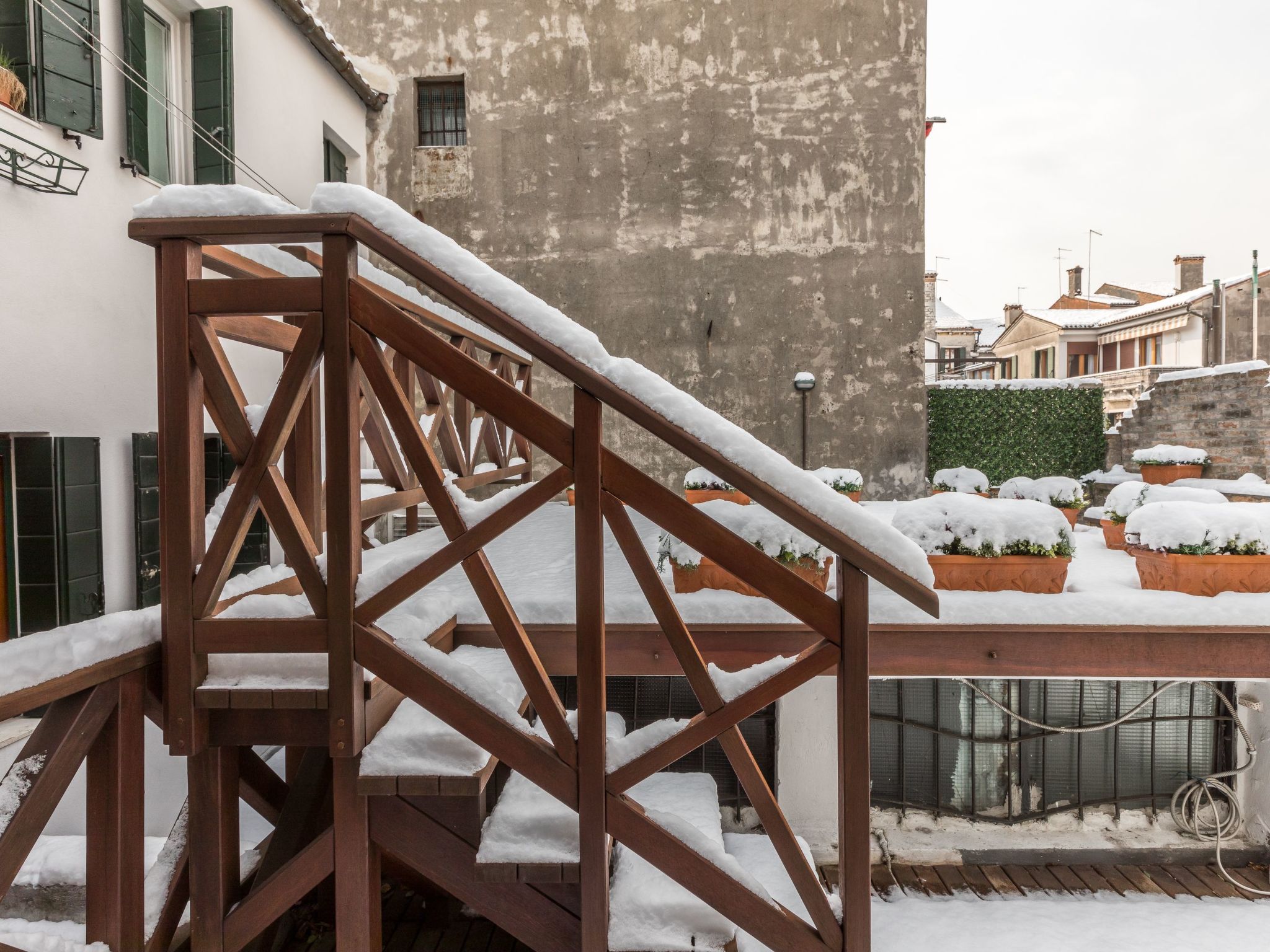 Mit privater Terrasse-Drinnen