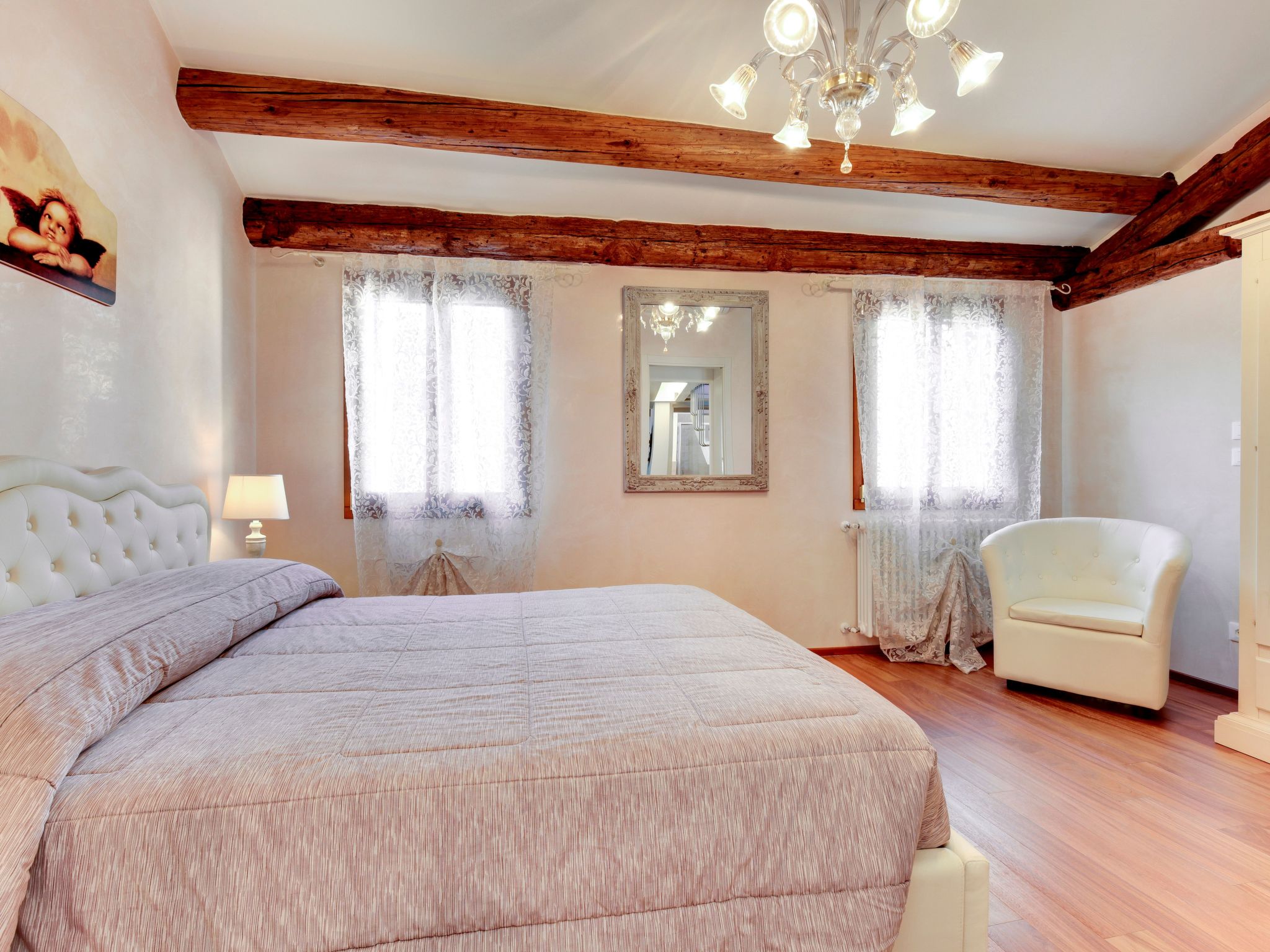 The Countess apartment-Drinnen