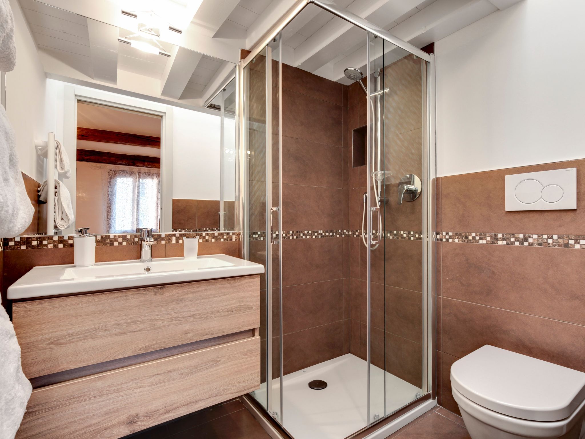 The Countess apartment-Drinnen