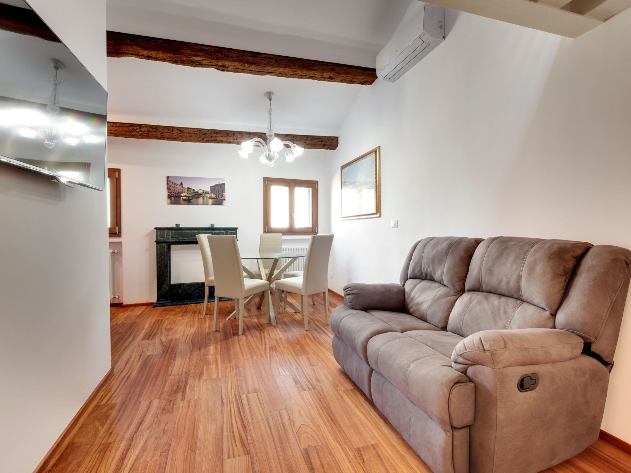 The Countess apartment-Drinnen