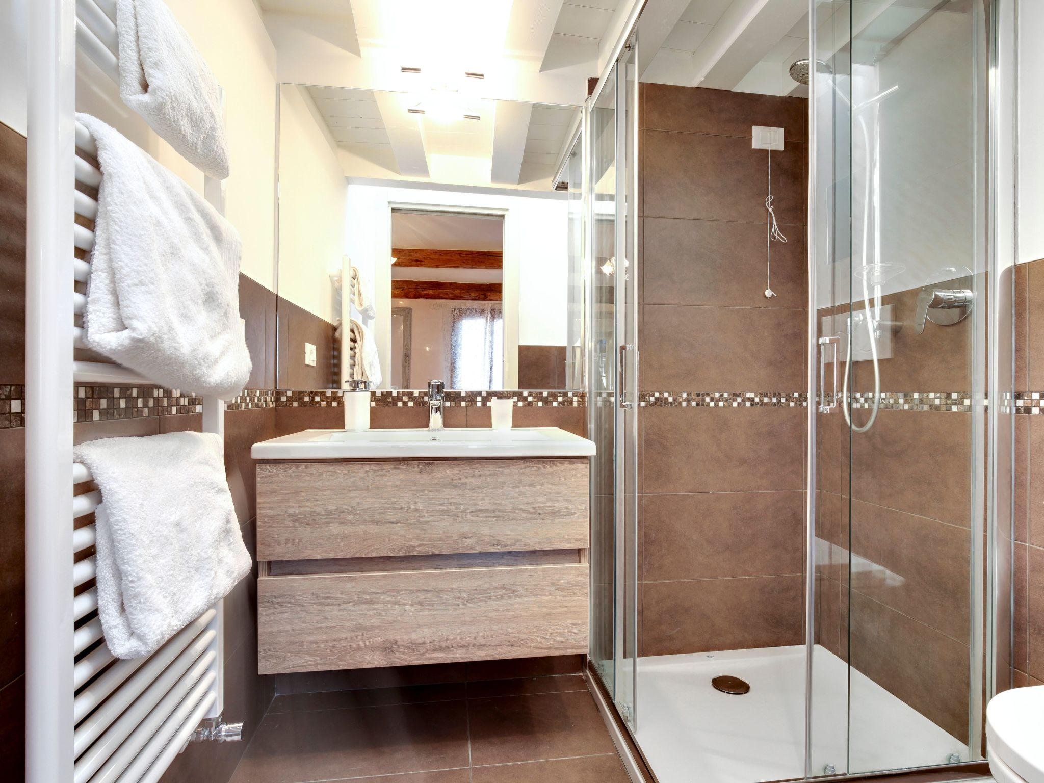 The Countess apartment-Drinnen