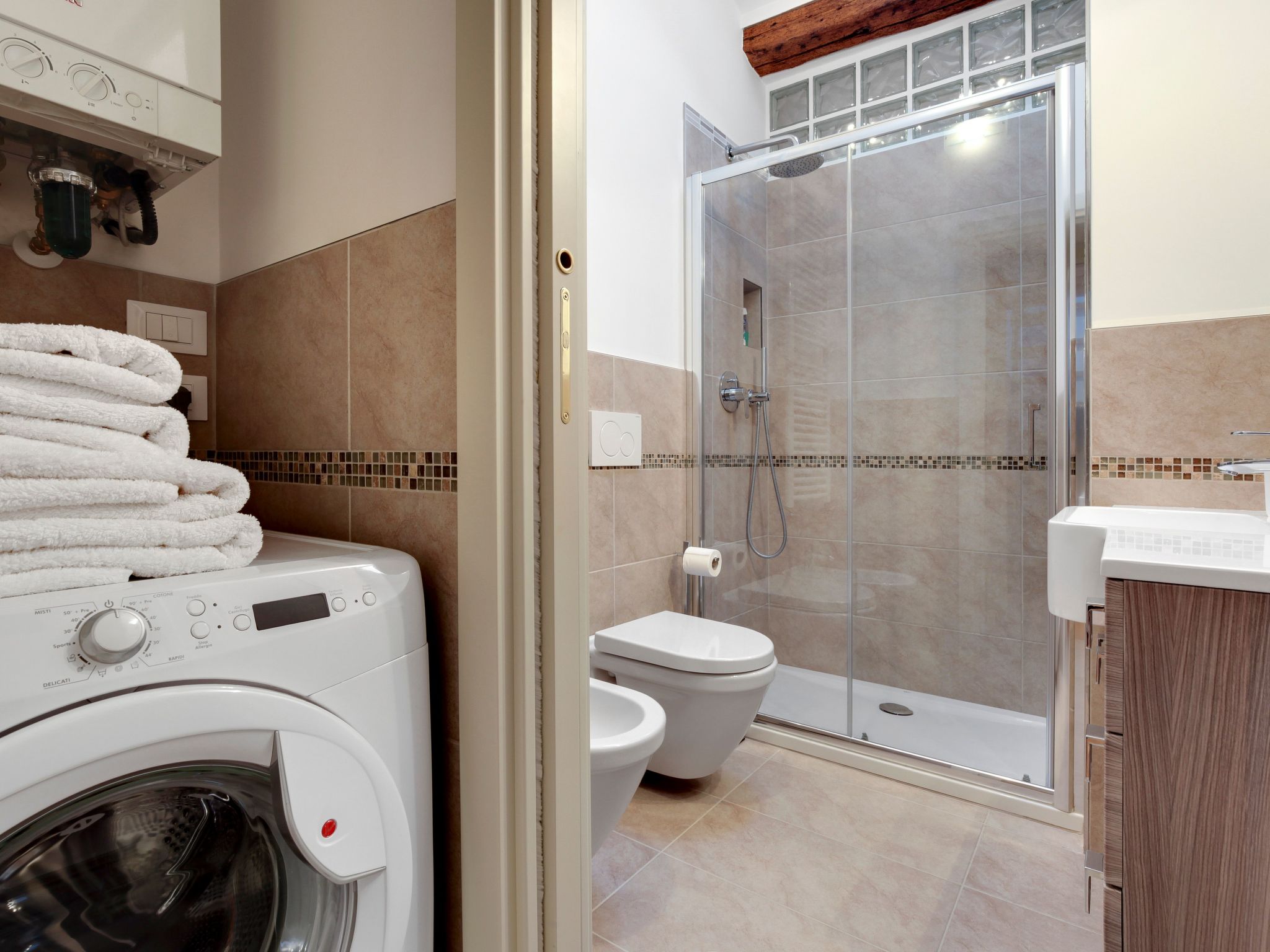 The Countess apartment-Drinnen